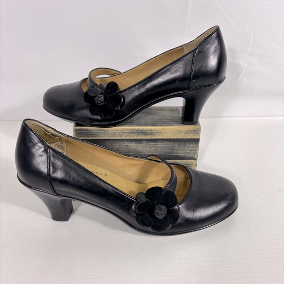 Softspots Black Comfort Heels with Side Floral Decoration Size 10 - Picture 1 of 8